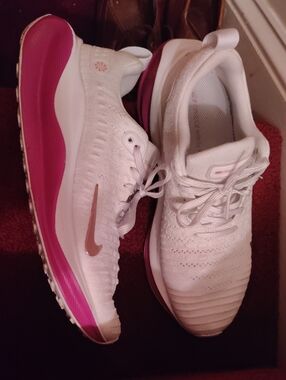 Nike Women’s White and Hot Pink Athletic Running Shoes